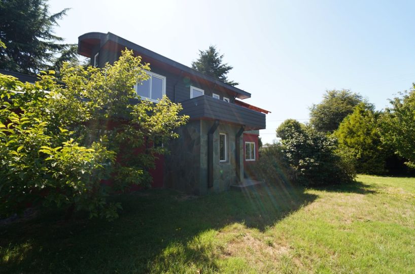 Quality house center Pucon bricks close to shopping mall school Villarrica bus terminal lider