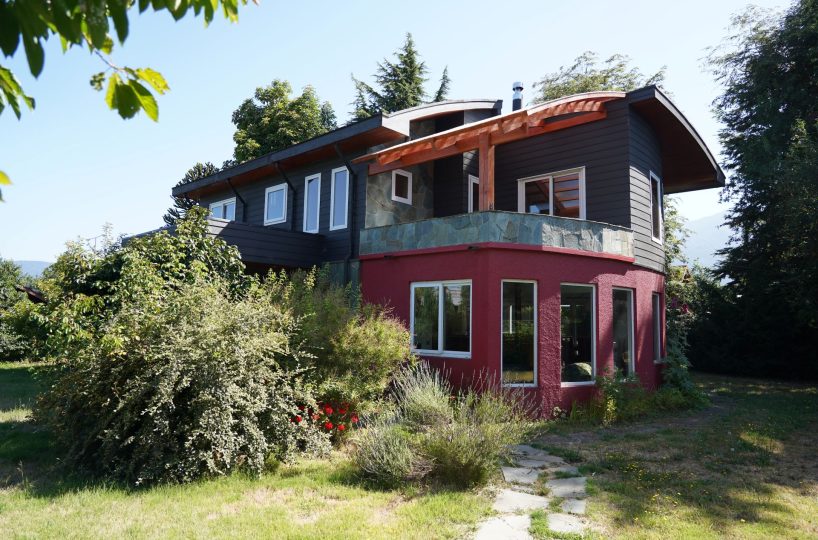 Quality house center Pucon bricks close to shopping mall school Villarrica bus terminal lider