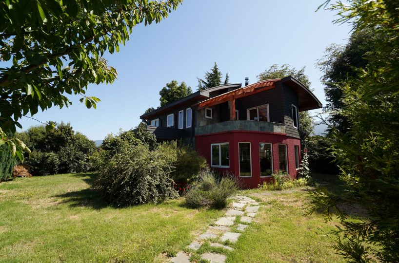 Quality house center Pucon bricks close to shopping mall school Villarrica bus terminal lider